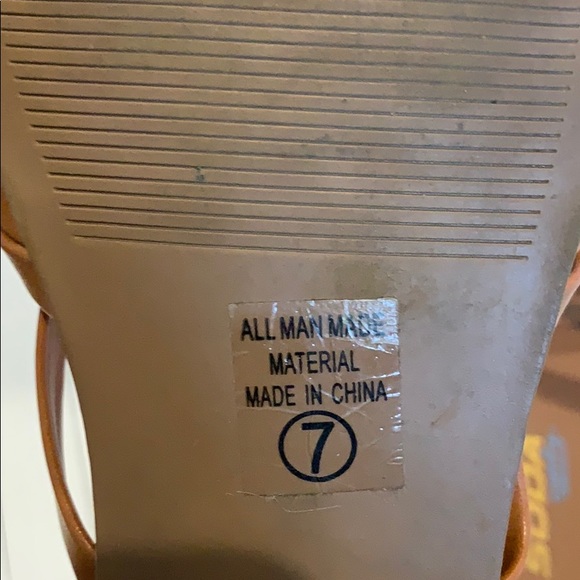 NEW! WORN ONCE!! women, brown sandals SIZE- 7 - Picture 3 of 4